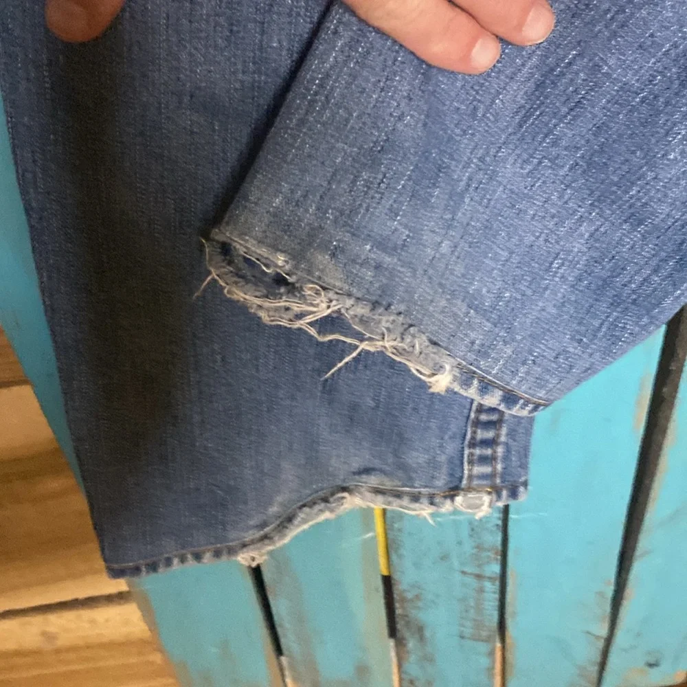 True Religion Billy button flap rear pockets distressed 31x30 holes wear USA